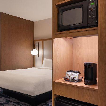 Fairfield Inn & Suites By Marriott Cleveland Tiedeman Road Brooklyn Екстериор снимка