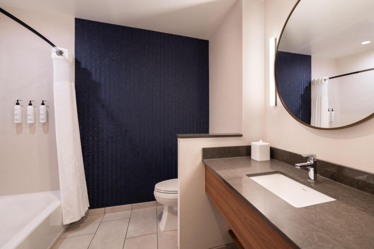 Fairfield Inn & Suites By Marriott Cleveland Tiedeman Road Brooklyn Екстериор снимка
